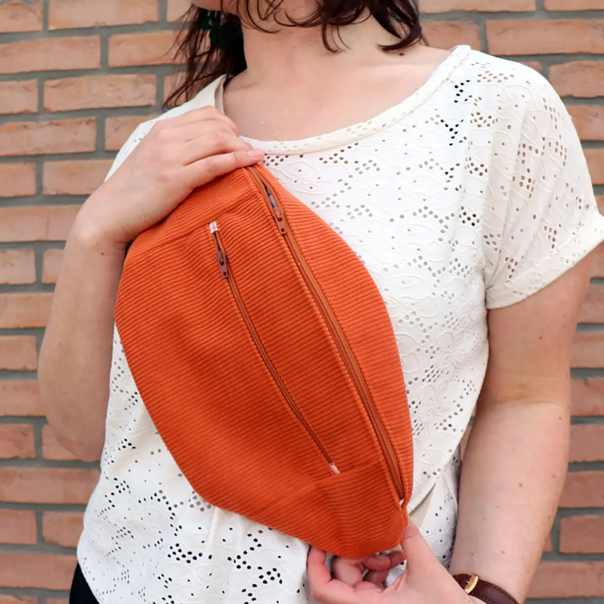 Sac banane upcycling velours cotelé orange - Maison Paula