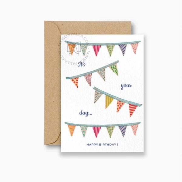 Carte postale d'anniversaire illustrée avec une guirlande de fanions colorés pour souhaiter de manière originale et joyeuse un bon anniversaire